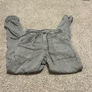 American Eagle women’s size 2 regular cargo joggers